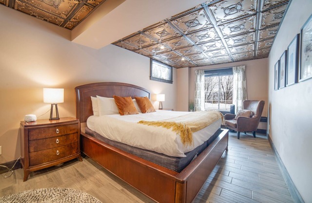 Hilltop Retreat w/ Sauna | Near Downtown