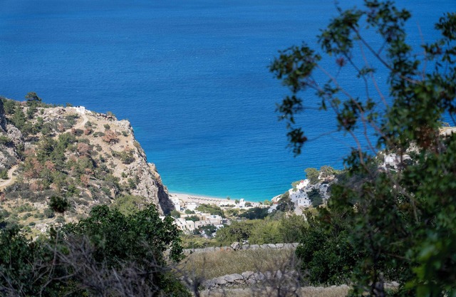 Hilltop Retreat with Sea Views – 15 Min Walk to Kyra Panagia Beach