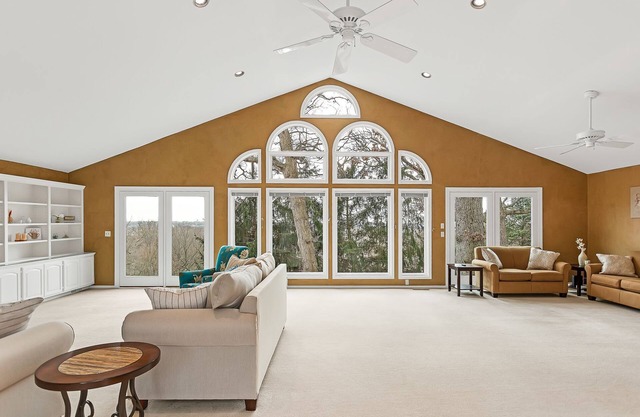 Hilltop Villa Near Starved Rock State Park