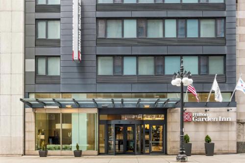 Hilton Garden Inn Chicago Downtown Riverwalk