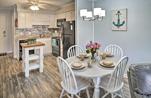 Hilton Head Condo with Pool Bar Walk to Beach!