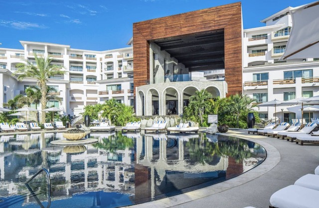 Hilton Vacation Club Cabo Azul Los Cabos with Pool/Beach Rating: 10/10