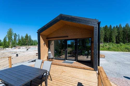 Himoskuutio 4 inc outdoor jacuzzi