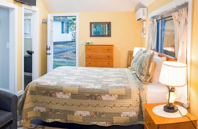 Hinckleys Dreamwood Cottages