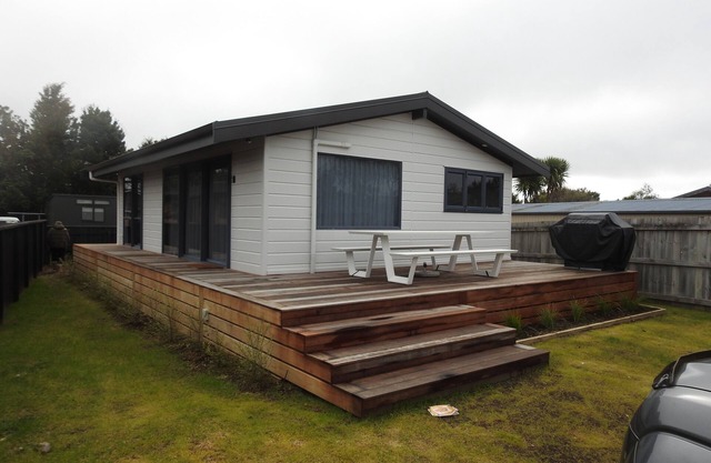 Hinenamu Cottage -Two Bedroom and located in a quiet Cul de Sac!