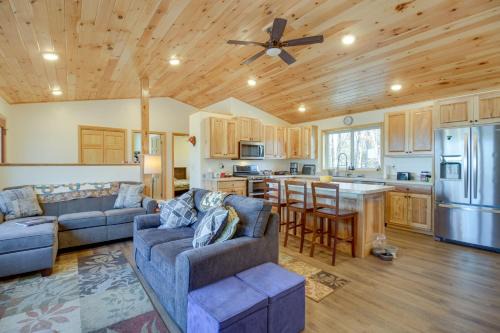 Hines Vacation Rental with Grill Walk to Lake!