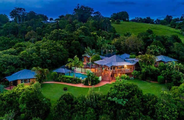 Hinter Lodge - Ocean Views and Pristine Grounds