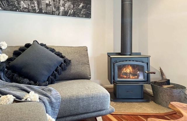 Hinterland Tranquil Escape with Beautiful Views