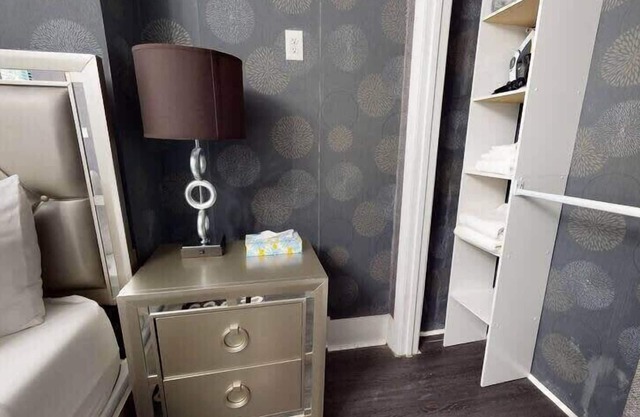 Hip and Chic Studio Awaits Your Stay!!