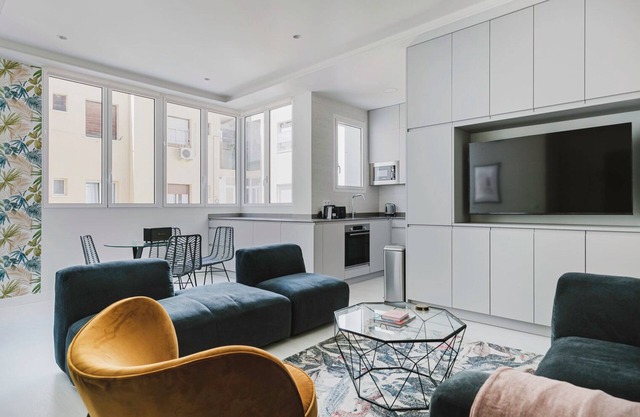 Hip Bernabeu-Hispanoamerica 1BR w/ A/C & Elev, nr Sports, by Blueground