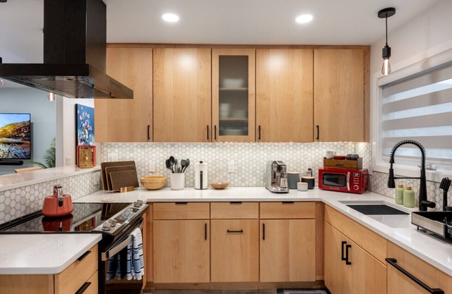 Hip, Modern 3 bedroom Apt