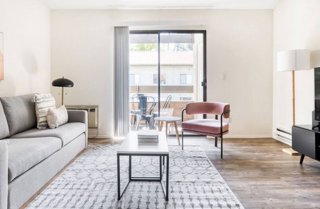 Hip Mountain View 1BR w/ Pool, Gym & W/D, near FB & Google, by Blueground