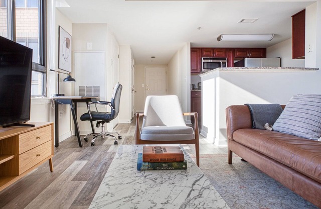 Hip Pentagon City Studio w/ W/D, Gym & Lounge, near Metro, by Blueground