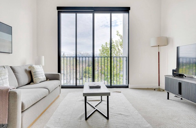 Hip Santana Row 1BR w/ Pool & Gym, 10 mins to Google, by Blueground