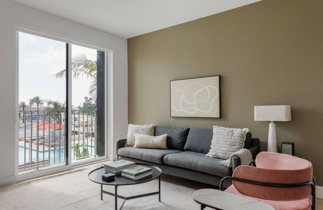 Hip University Heights 2BR w/ Courtyard, nr Restaurants, by Blueground