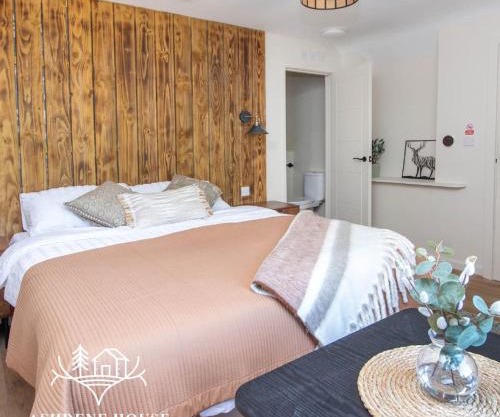 Hippo Room 8 - Peaceful Double - Garden View