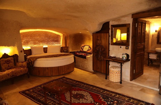 Hira Cave Hotel