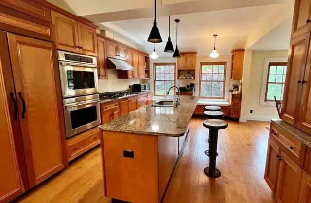 Historic 10-BR Main St. Mansion