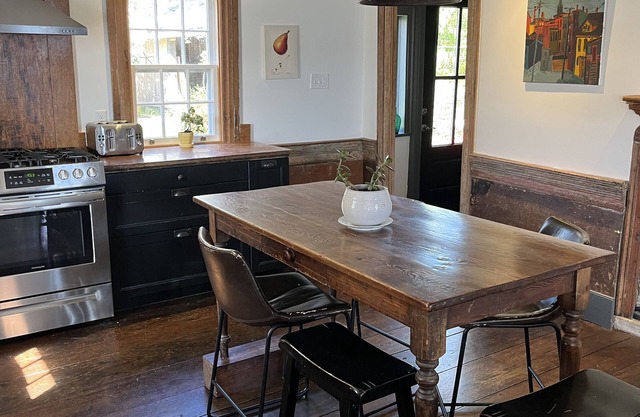 Historic 1785 Cape on 46 Forest Acres/ Water View/Pet Friendly