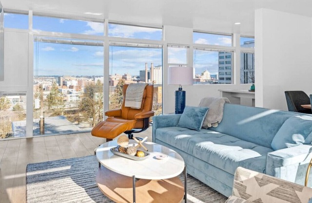 Historic #202- Private Garage and DowntownViews