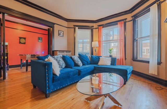 Historic 3BR Retreat Near Univ of Chicago