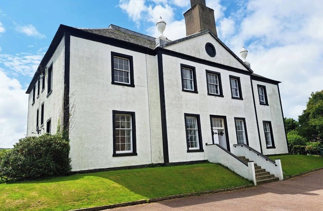 Historic central apartment in Castlehill Mansions