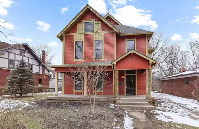 Historic Charm - 2 Living Areas - Near Downtown