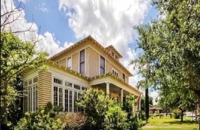 Historic Charm- Modern Amenities Downtown Brownsville. Close to SPI, Space X