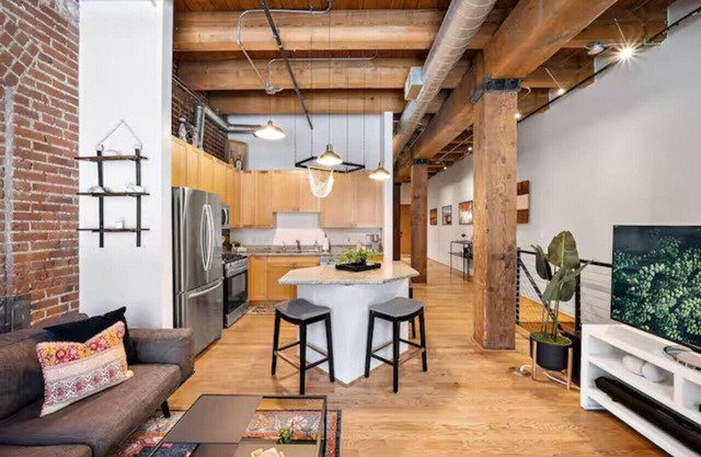 Historic City Loft - Prime Location Downtown! New