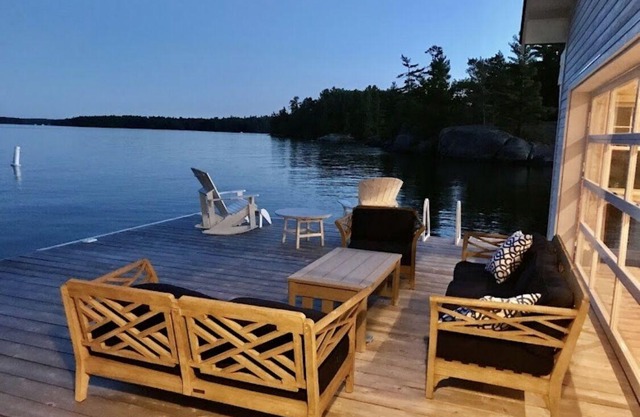 Historic cottage with expansive views over north Lake Jo.