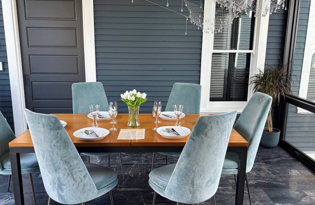 Historic Craftsman - Modern Luxury 3 bedroom near park and cafes