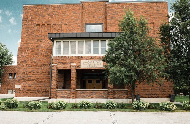 HISTORIC DESTINATION - 3 Suites/Entire Floor - Milford Schoolhouse Stays
