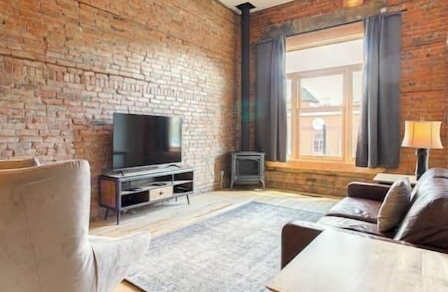 Historic downtown apartment / Fully renovated