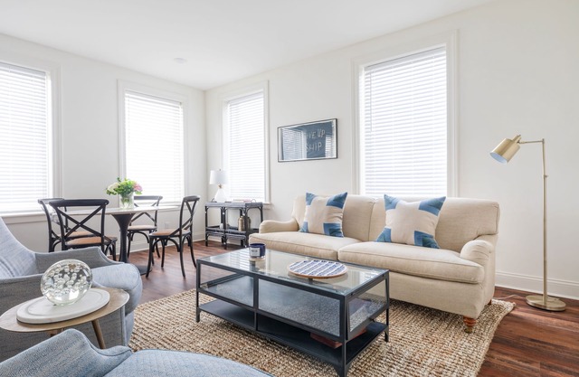 Historic Downtown flat with amazing River views! Hosted by Stay@713