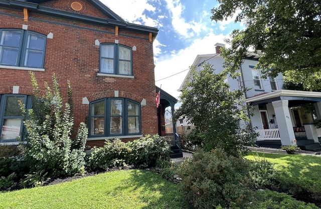 Historic Downtown Ludlow Townhouse - 10 min from Cincinnati