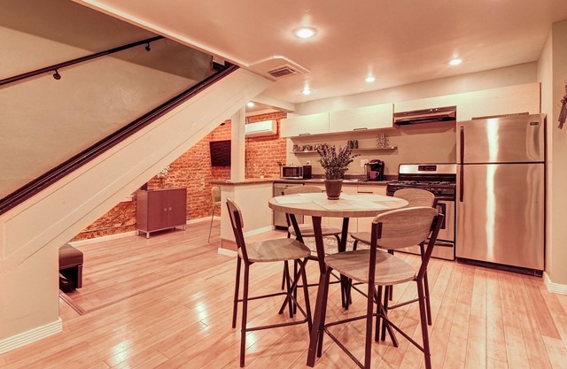 Historic Downtown Phoenix Furnished Cottage