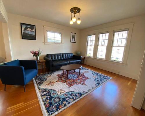 Historic Downtown Riverview Flat, No 3