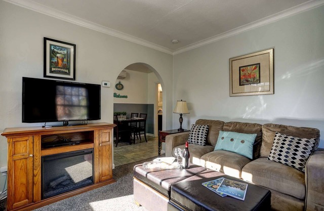Drake Cottage histórico en el corazón de Bend. A pie del centro de la ciudad, río, tiendas y restaurantes, capacidad para 2 personas.