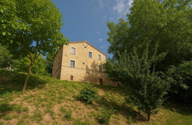 Historic farmhouse for families - with large garden in the Marche region
