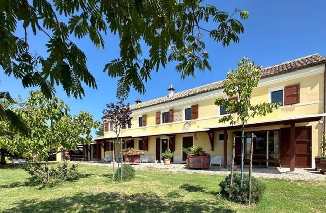 Historic farmhouse on the hills of Senigallia 10pp near the sea and the historic center