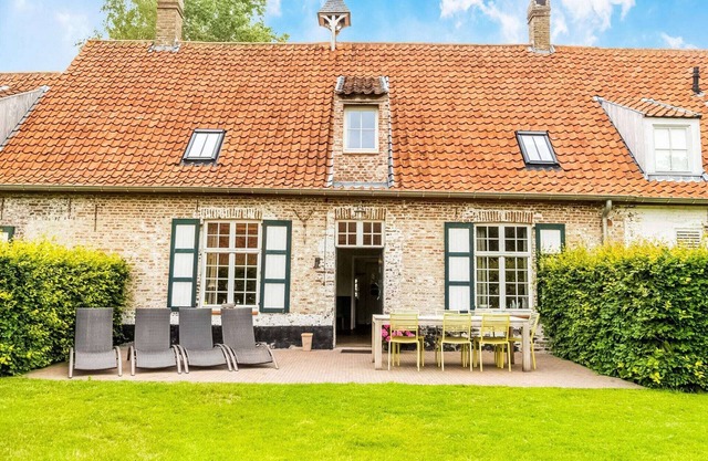 Acogedora casa rura en Damme con jardín privado