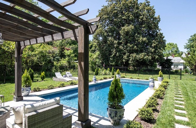 Historic Ginter House with English garden Pool