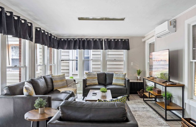 Historic Highlands Retreat | Prime Location Gem