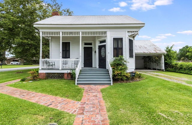 Historic Home Downtown Scott: Sleeps 6, Near I-10