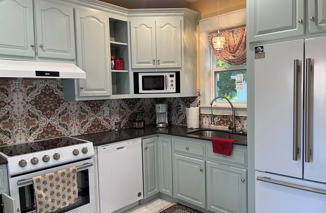 Historic home in the heart of Jackson, TN. Minutes away from downtown.
