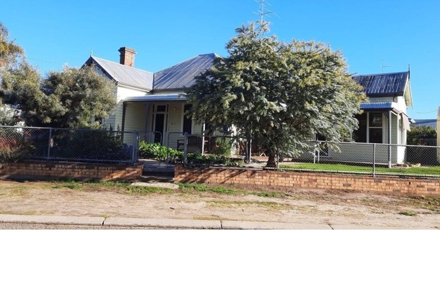 Historic home on Avon River, Northam
