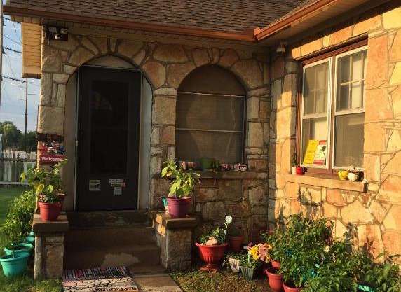 Historic Home - sleeps 4 adults - 1 mile to Ft. Sill