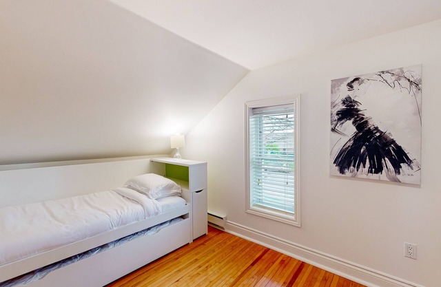 Historic home steps from Georgian Bay with local artwork & private backyard