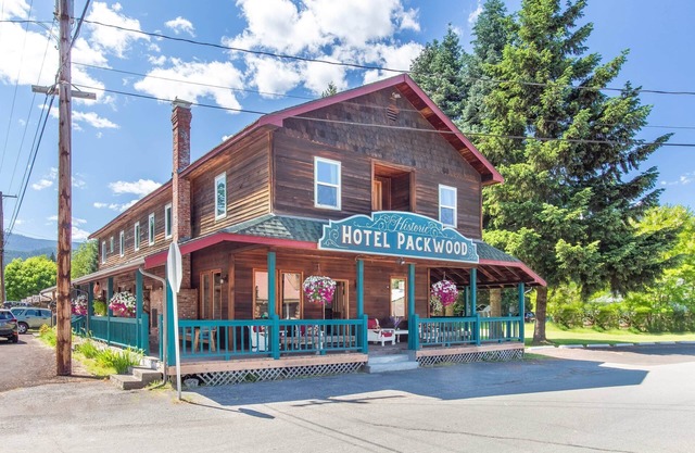 Historic Hotel Packwood - Book the Entire Hotel