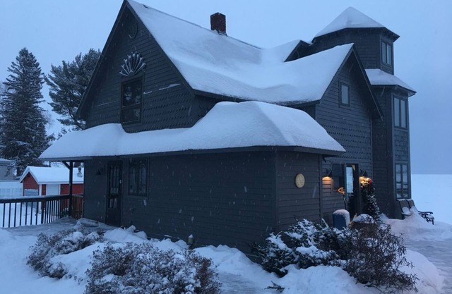 Histórico Lake Superior Shoreline Home
